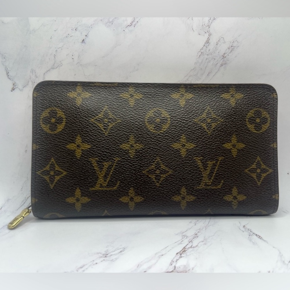 🔥🔥LOUIS VUITTON Zippy Long Wallet Portomone
Vintage Monogram LV
